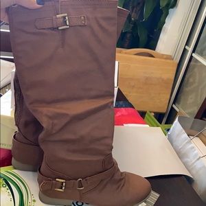 Riding boots cognac color with zipper in the back